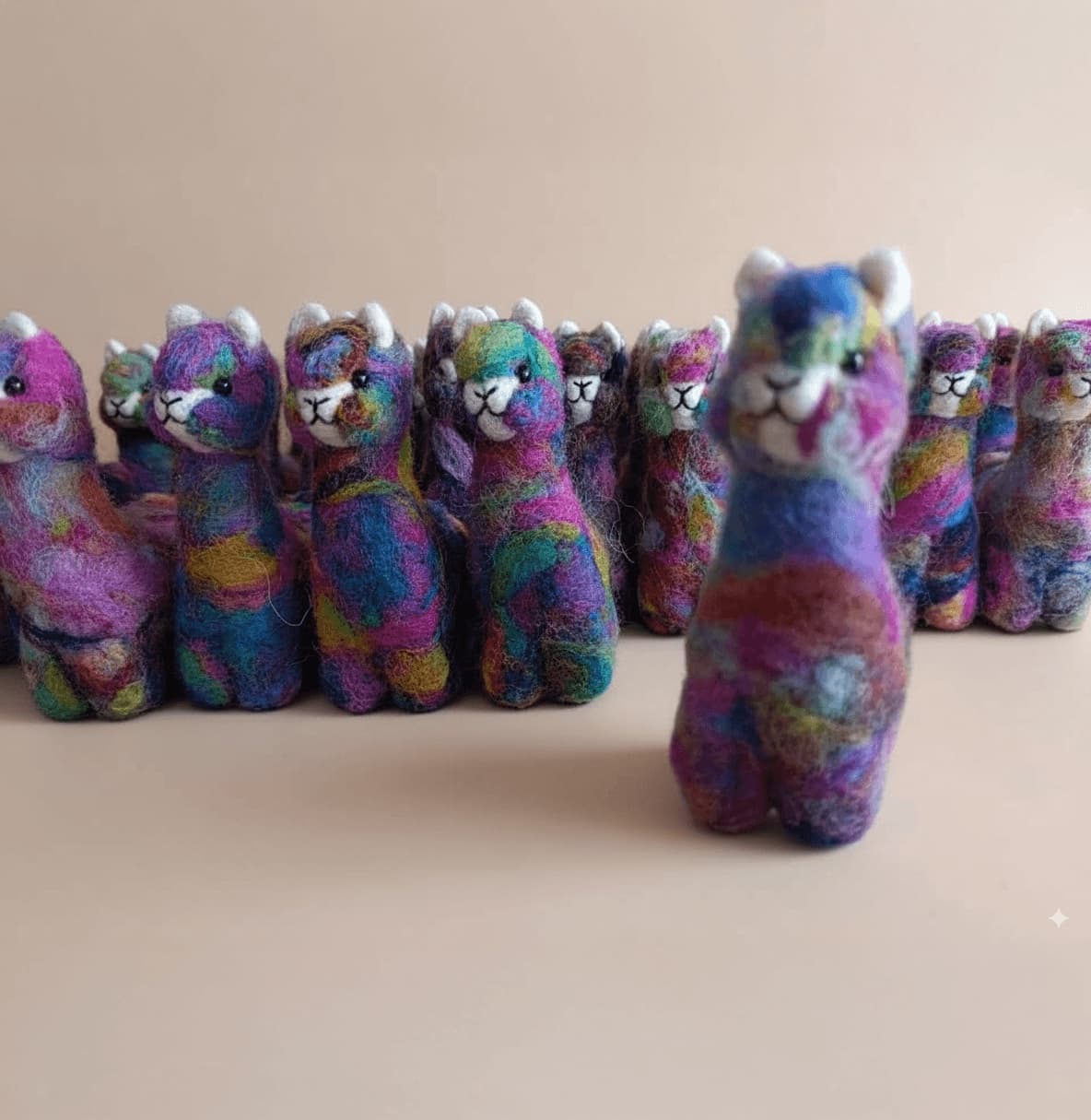 Alpacas de fieltro multicolor